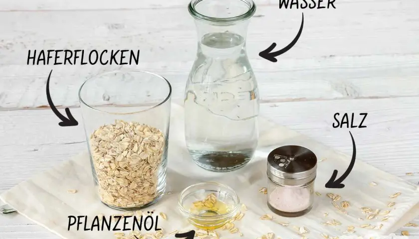 Zutaten für vegane Sahne selber machen: Haferflocken, Wasser, Pflanzenöl und Salz.