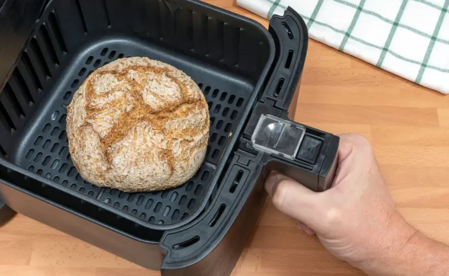 Brot im Airfryer backen - So gelingt es perfekt!