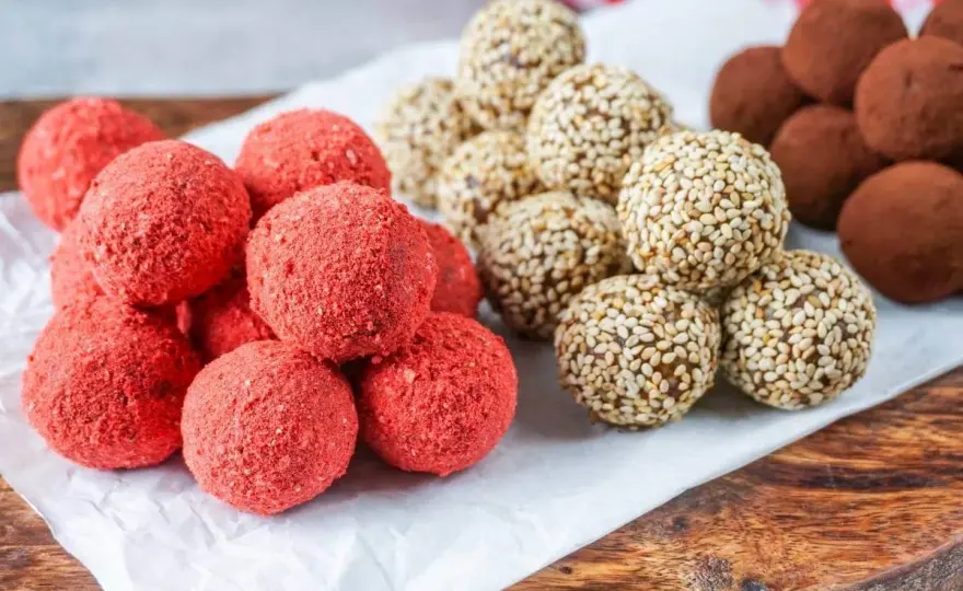 Power Balls Rezept - So gelingen perfekte Energiekugeln!