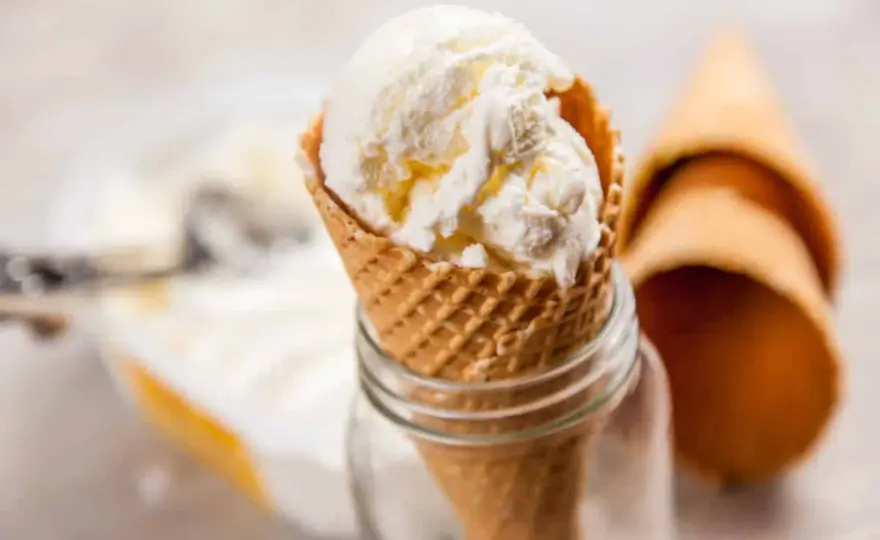 Joghurteis ohne Eismaschine - So wird es cremig!