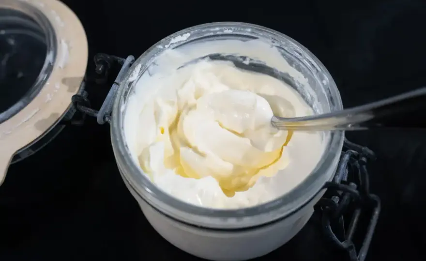 Crème fraîche selber machen - So gelingt sie perfekt!