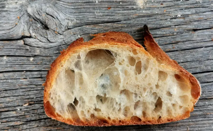 Brot zu dicht? So wird dein Laib garantiert locker und luftig!
