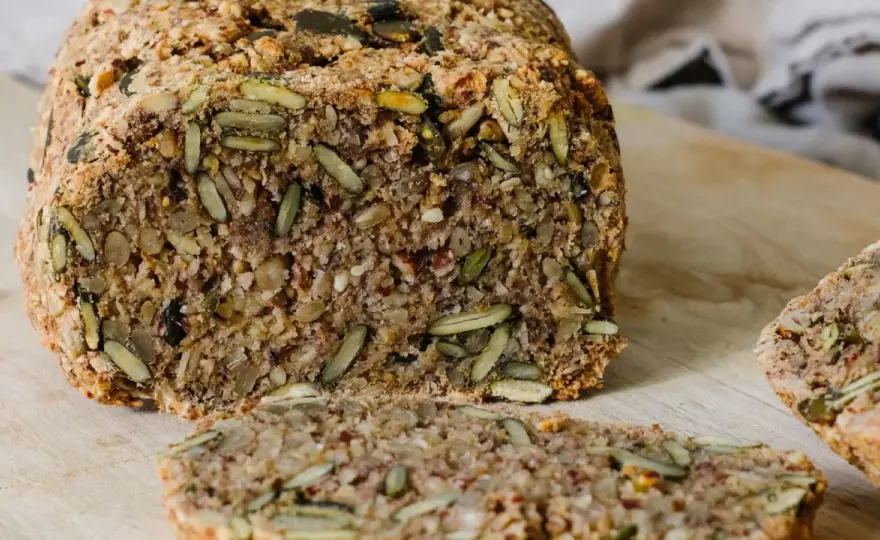 Saatenbrot backen - So gelingt saftiges & kerniges Brot!