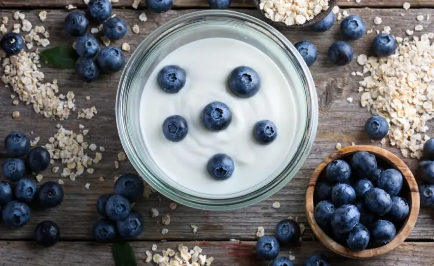 Veganer Joghurt selber machen - So gelingt er perfekt!