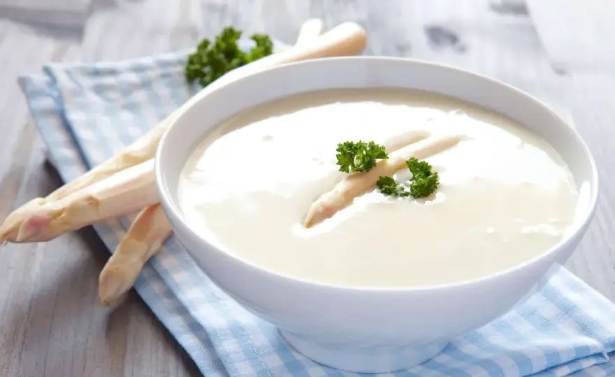 Spargelcremesuppe aus Schalen - So gelingt die beste Restesuppe